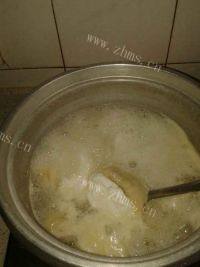 居家必备的酸汤水饺做法图解3)