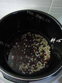 美味的薏米红豆浆做法图解3)