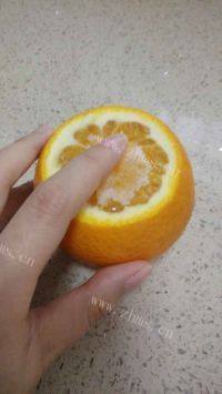 简单的盐蒸橙子做法图解4)