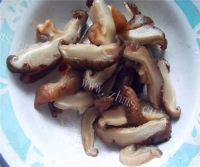 好吃的香菇鸡肉粥做法图解2)