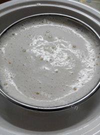 美味早餐黄豆浆做法图解4)
