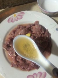 美味的酸菜牛肉做法图解2)