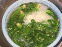 味道不错的凉拌菠菜做法图解4)