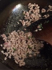 好吃的肉末小格扎做法图解6)