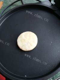 热腾腾的鲜肉月饼做法图解4)