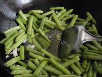 口齿留香的素炒四季豆做法图解11)