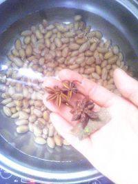 下酒菜五香花生米做法图解3)