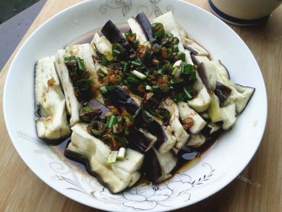 色泽鲜亮的蒜蓉茄子