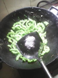 家常菜炒苦瓜做法图解5)