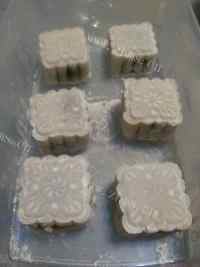 清凉的冰皮绿豆沙月饼做法图解9)