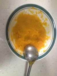 唇齿留香的南瓜饼做法图解2)