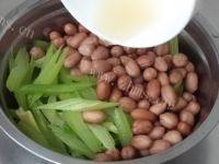 下酒菜花生米拌芹菜做法图解6)