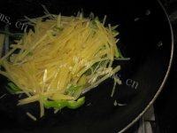 「DIY美食」青椒土豆丝做法图解6)