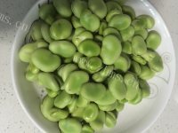家常菜清炒蚕豆做法图解2)