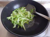 素炒芹菜做法图解4)