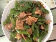 飘香的青椒炒肉片