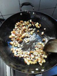 色味俱全的腊肉豌豆糯米饭做法图解5)