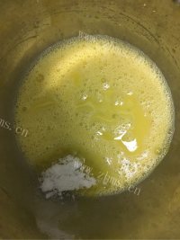 鲜美可口巧克力熔岩蛋糕做法图解4)