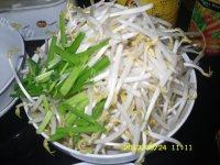 家常菜芹菜炒豆芽做法图解1)