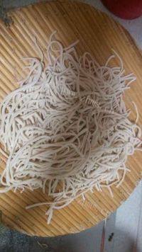 回味无穷的排骨豆角焖面做法图解4)