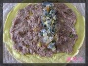简易的牛肉皮蛋卷做法图解3)