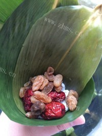 红枣葡萄干粽子做法图解8)
