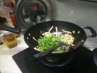 家常青椒豆皮炒肉做法图解4)