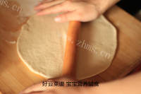 自制鲜虾披萨做法图解13)