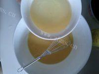 自制抹茶戚风蛋糕做法图解3)