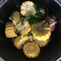 好吃的玉米排骨汤做法图解2)