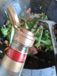 家常菜火腿西兰花做法图解9)