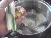 绿色食物之排骨冬瓜汤做法图解4)