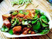 家常菜辣椒炒豆腐