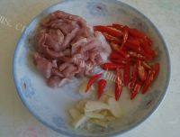 易做的豇豆炒肉做法图解3)