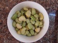 美味韭菜炒蚕豆做法图解2)