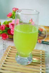 健康的芹菜苹果汁