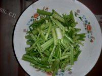 「DIY美食」芹菜炒肉丝做法图解2)