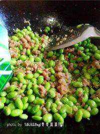 家常菜肉末毛豆做法图解7)