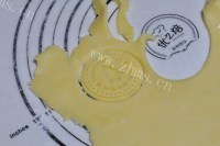 自制牛奶饼干做法图解7)