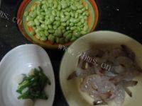 家常菜毛豆炒虾仁做法图解1)