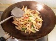 美味的酸辣藕带做法图解6)