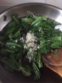 家常菜蒜蓉油麦菜做法图解5)