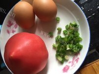 美味营养的西红柿鸡蛋汤做法图解1)