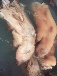 美味的秘制猪脚做法图解1)