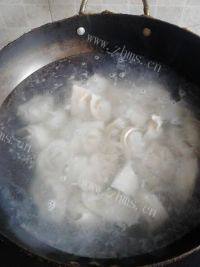 「念念不忘」芹菜猪肉饺子做法图解12)