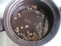 美味的酸辣海参汤做法图解6)