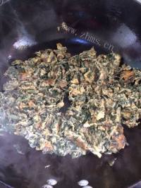 美味的香椿炒鸡蛋做法图解6)