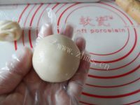 秘制蛋黄肉松酥做法图解20)