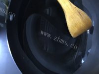 美味的红烧芝香排骨做法图解4)