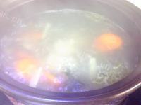 美味的胡萝卜猪骨菜干汤做法图解9)